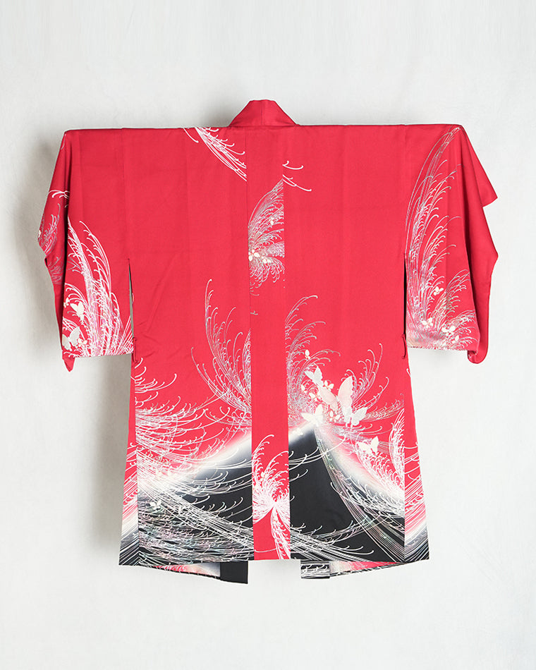 Haori-Vintage kimono model (Chaotically blooming chrysanthemums and dancing butterflies pattern)