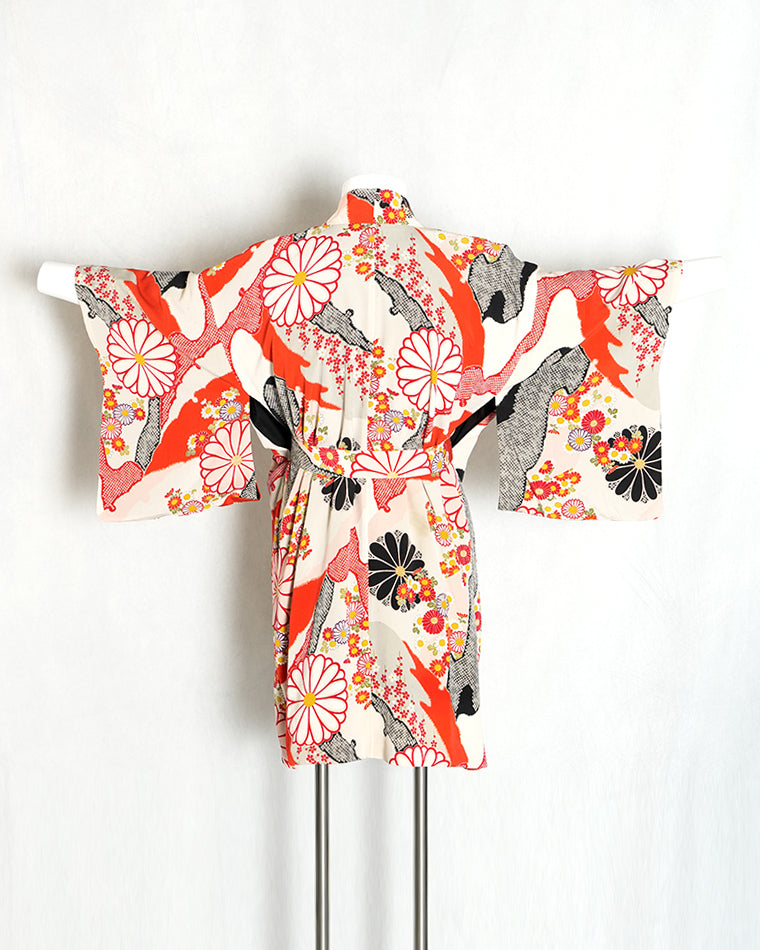 Re-designed Haori - Vintage kimono model (Large and small chrysanthemum pattern)