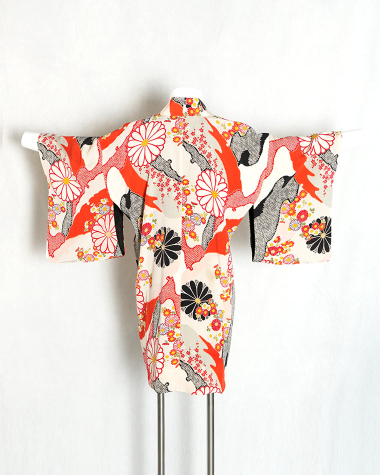 Re-designed Haori - Vintage kimono model (Large and small chrysanthemum pattern)