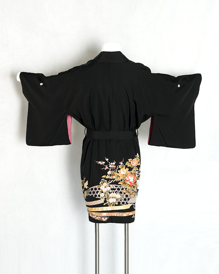 Re-designed Haori - Vintage kimono model (Golden thread crane and auspicious pattern)