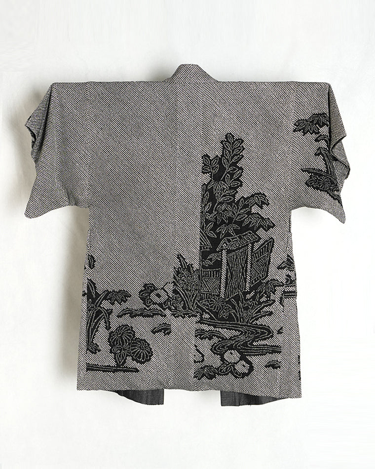 リデザイン羽織 ヴィンテージ着物モデル（総絞り、建物と花文様）