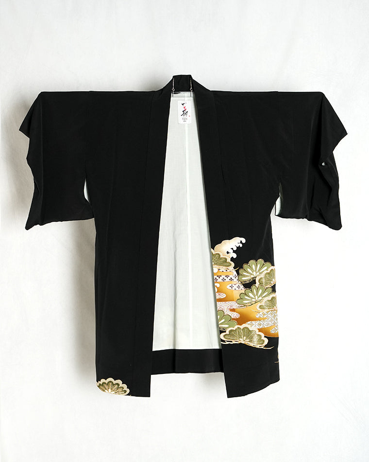 Haori-Vintage kimono model (Pine and wave pattern)