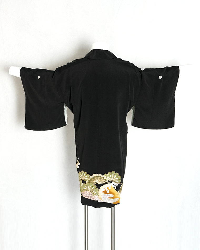 Haori-Vintage kimono model (Pine and wave pattern)