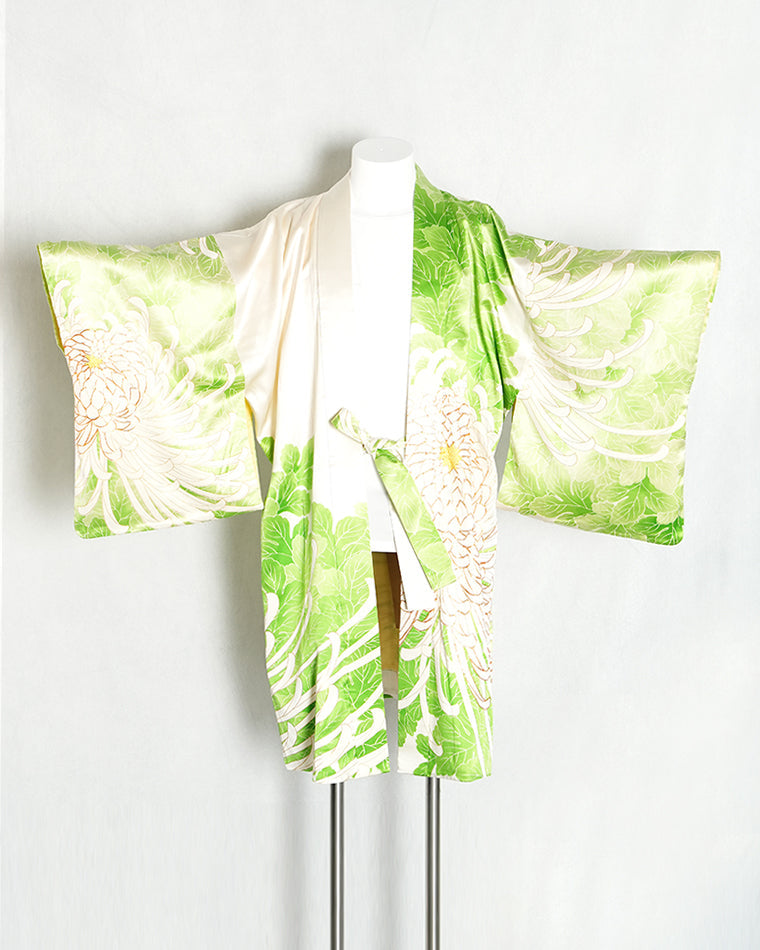 Re-designed Haori - Vintage kimono model (Blooming chrysanthemum pattern)