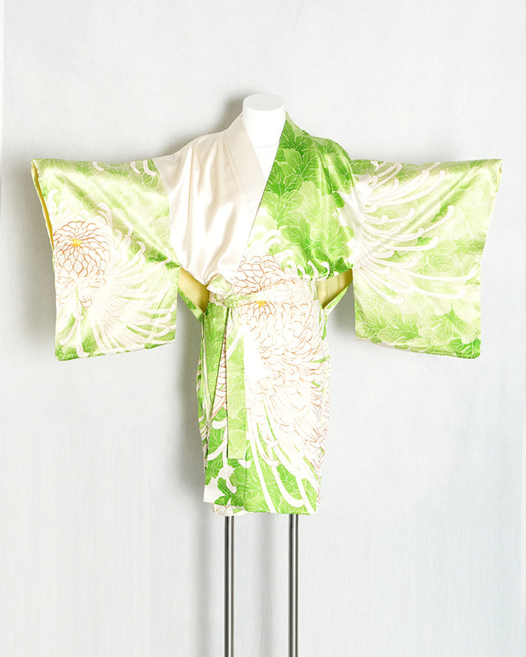 Re-designed Haori - Vintage kimono model (Blooming chrysanthemum pattern)