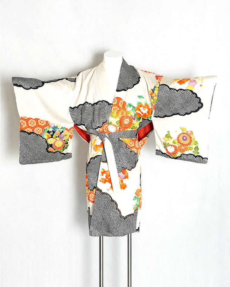 Re-designed Haori - Vintage kimono model (Cloud removing and auspicious pattern)