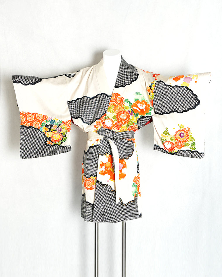 Re-designed Haori - Vintage kimono model (Cloud removing and auspicious pattern)