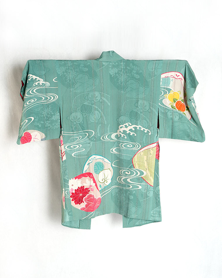 Haori-Vintage kimono model (Shell motif and wave pattern)