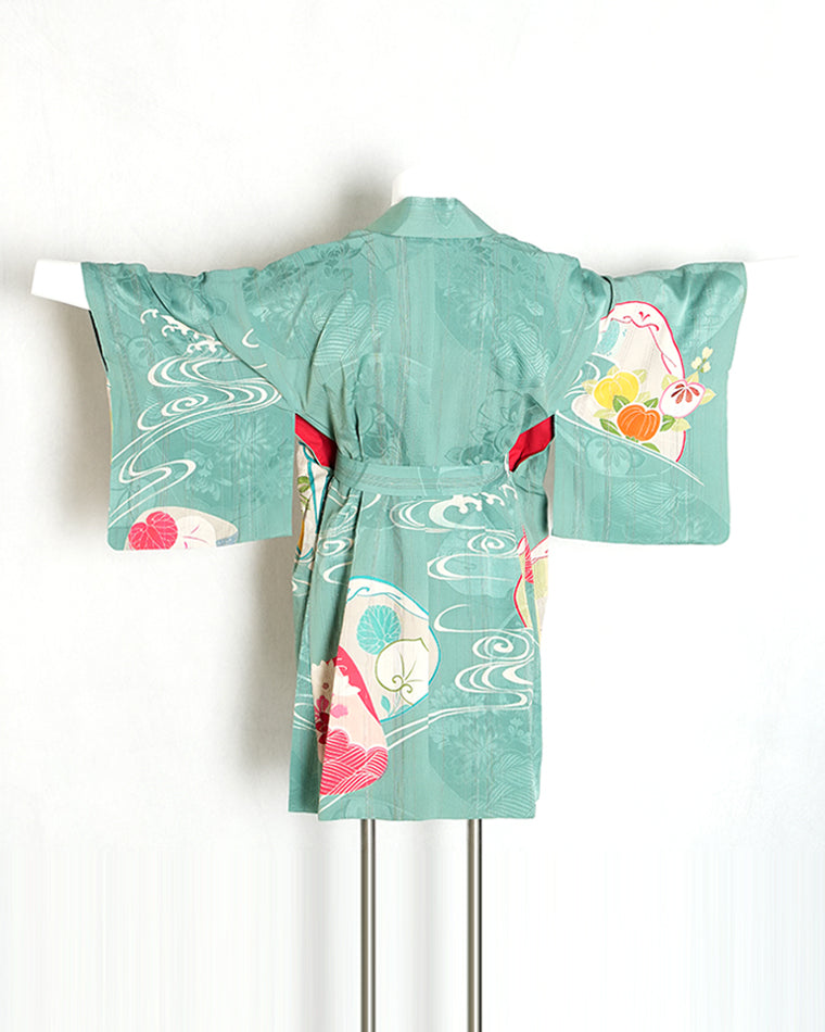 Haori-Vintage kimono model (Shell motif and wave pattern)