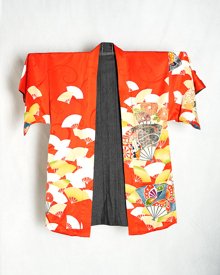 Haori-Vintage kimono model (Fan and Royal carriage pattern)