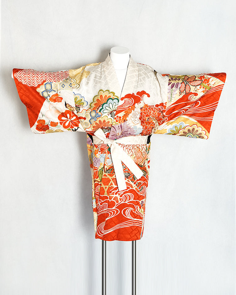 Haori-Vintage kimono model (Pine chrysanthemum cherry auspicious pattern)