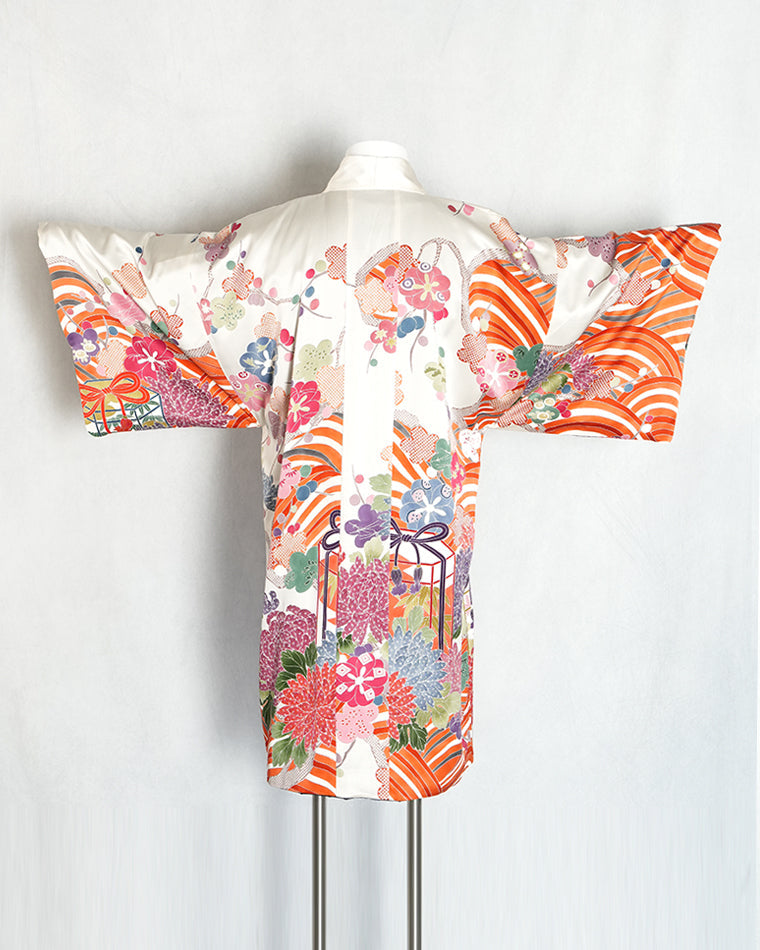 Re-designed Haori - Vintage kimono model (Shell bucket and wave and flower branch pattern)