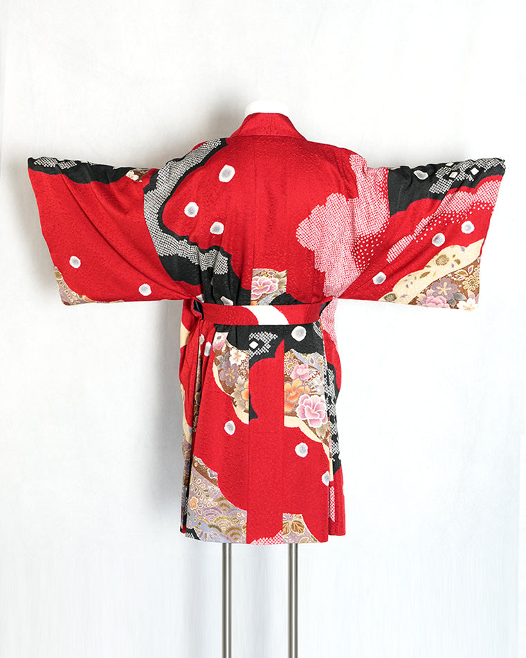 Re-designed Haori - Vintage kimono model (Royal carriage and flower pattern)