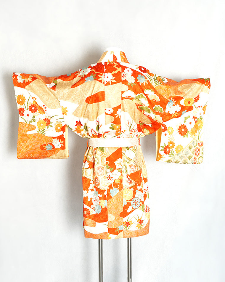Re-designed Haori - Vintage kimono model (Baby's breath flower pattern)