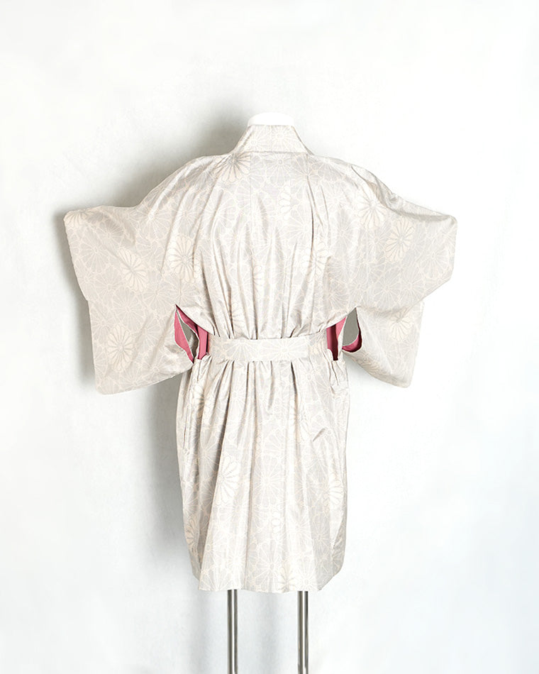 Re-designed Haori - Vintage kimono model (Large chrysanthemum pattern)